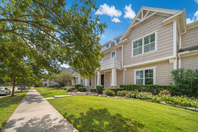 Foto del edificio - Nestled in the heart of Creekside Park - T...