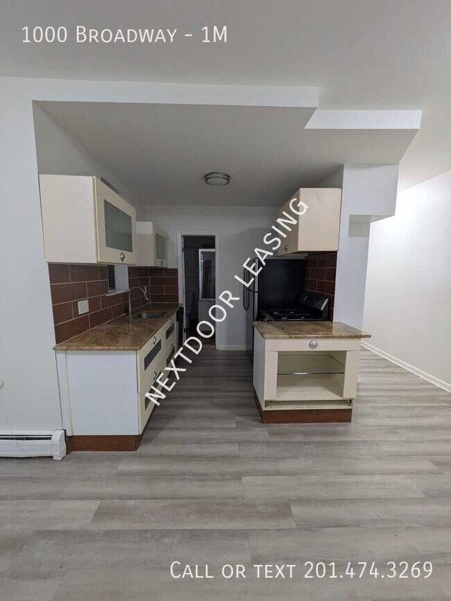 Foto del edificio - 1000 Broadway- 1M