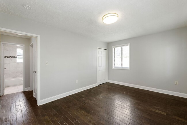 Building Photo - Upgraded 2 Bed on Galveston Street SW!  Ap...