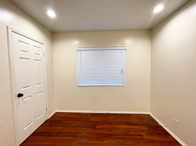 Foto del edificio - Centrally Located LA Home Near SoFi Stadium with Yard & Parking - MOVE IN READY