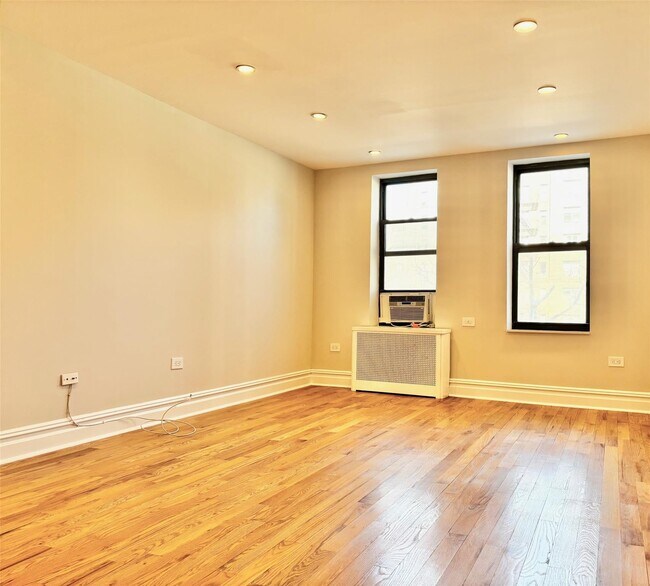 Foto del edificio - 109-20 Queens Blvd
