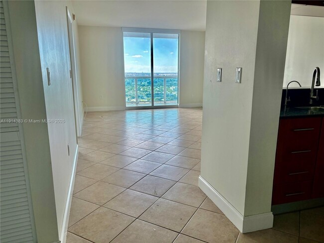 Building Photo - 1800 N Bayshore Dr