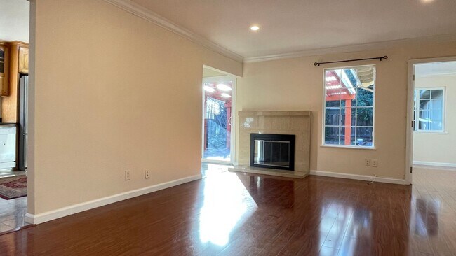 Foto del edificio - 960 Branham Ln