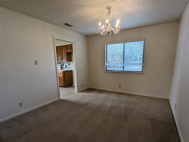 Foto del edificio - 904 Woodview Dr