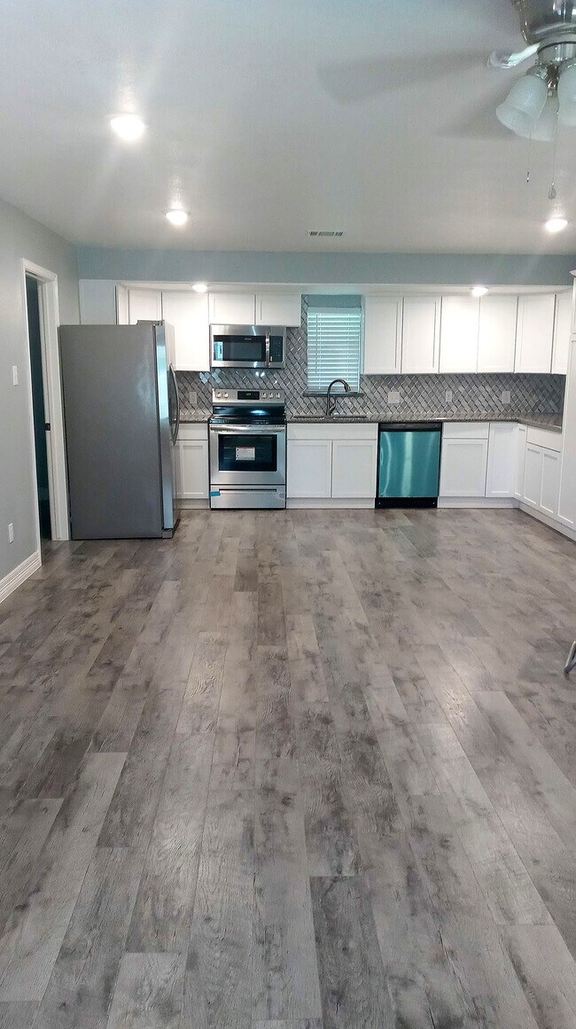 Disposición de cocina abierta - 25745 Dulaney St