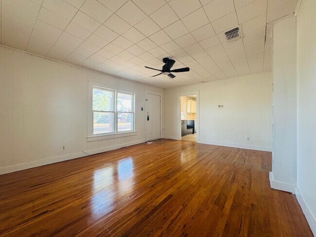 Foto del edificio - 630 E 44th St