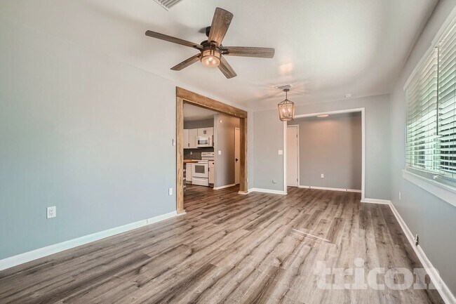 Foto del edificio - 243 E Bay Ave