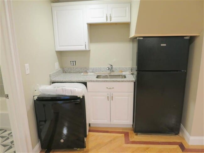 Building Photo - 89 Sciarappa St