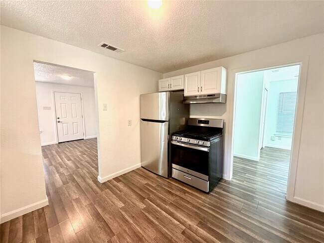 Foto del edificio - 2207 E 12th St