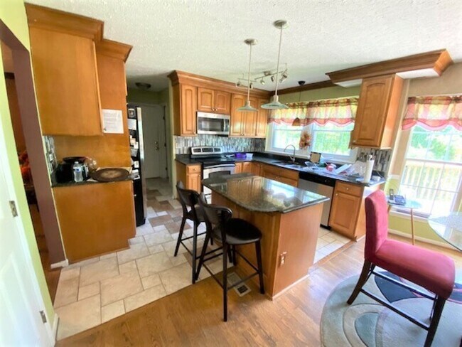 Foto del edificio - 8310 Chestnut Farm Ln