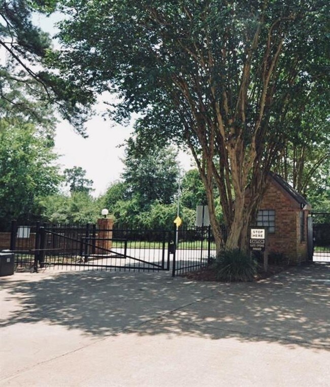 Foto del edificio - 16800 Sugar Pine Dr
