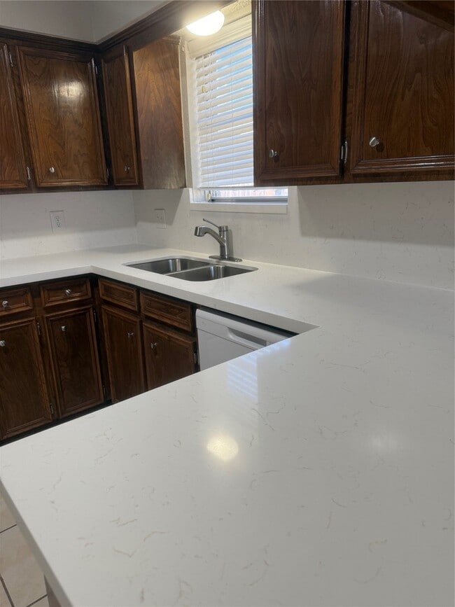 Foto del edificio - 6611 Rockfield Dr