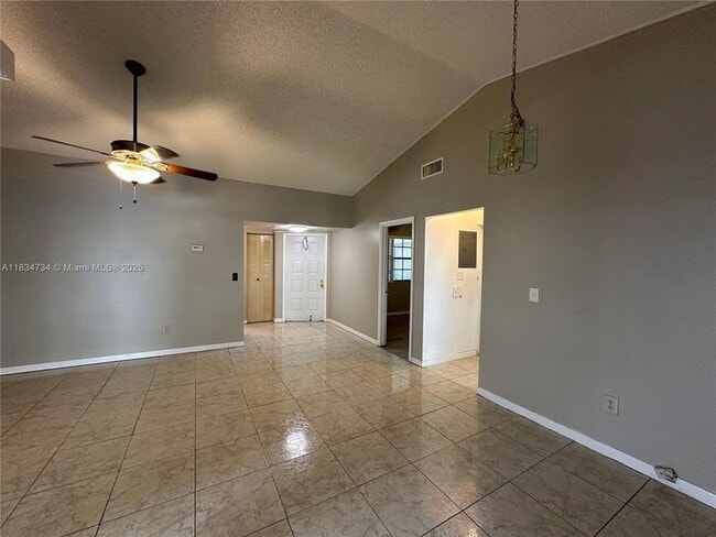 Building Photo - 1024 S Independence Dr