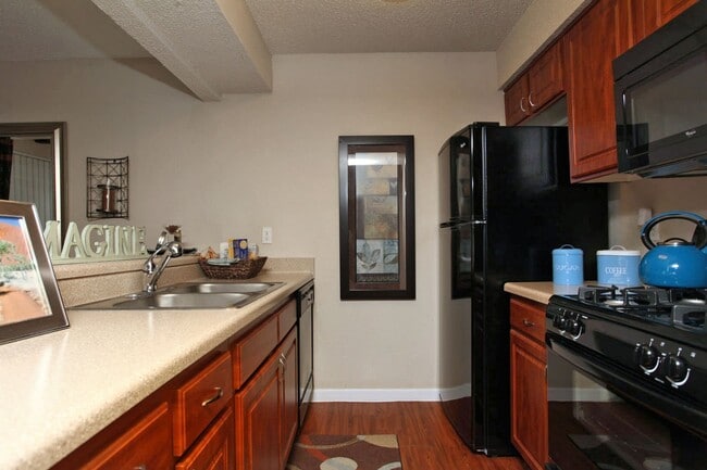 Building Photo - 7201 Hart Ln