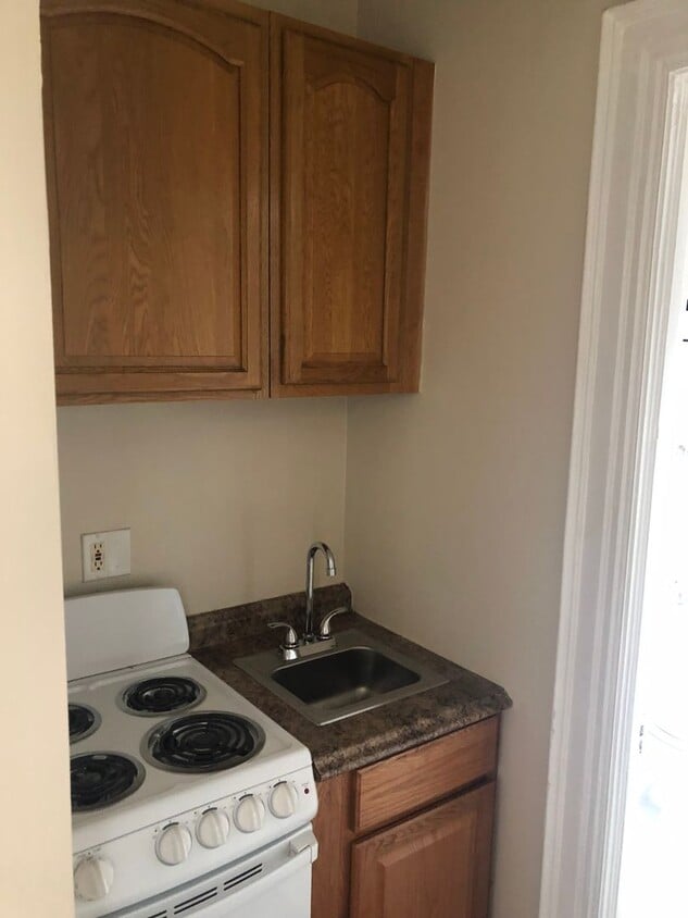 Building Photo - Studio Available! All utilities included!