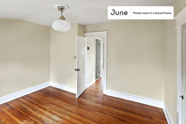Foto del edificio - Room in Shared 5 bed/3 bath home