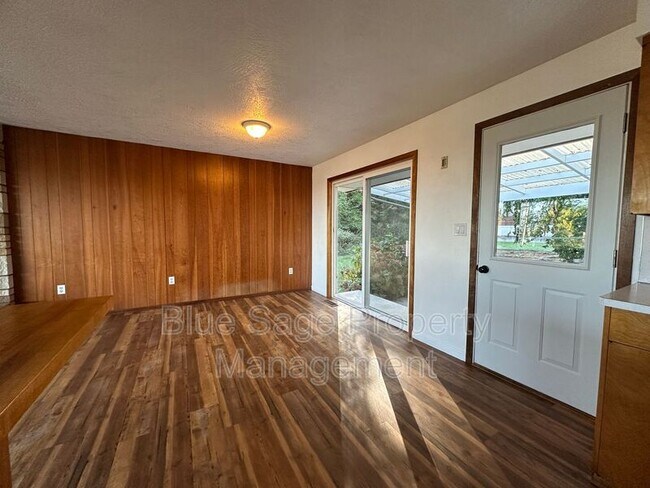 Foto del edificio - 421 Reservoir Rd