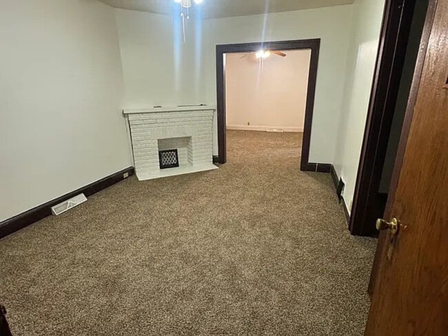 Building Photo - 44 E Brookside Ave