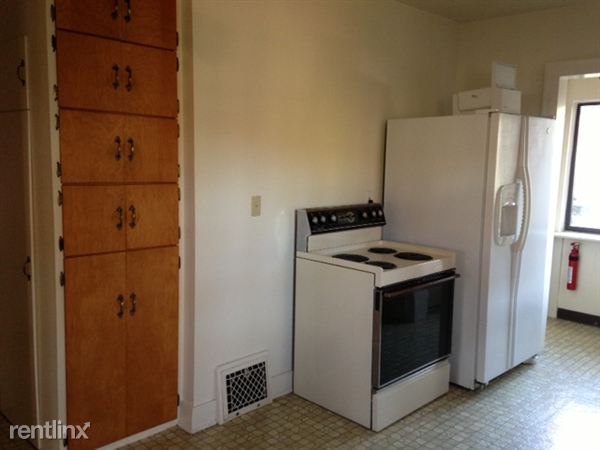 Building Photo - 711 Forest St