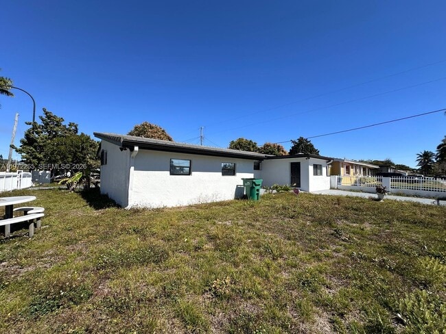 Foto del edificio - 1631 NW 175th St