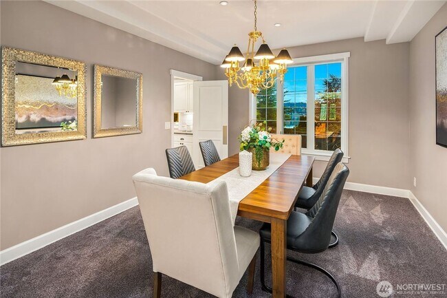 Foto del edificio - Beautiful Bellevue home with a View!