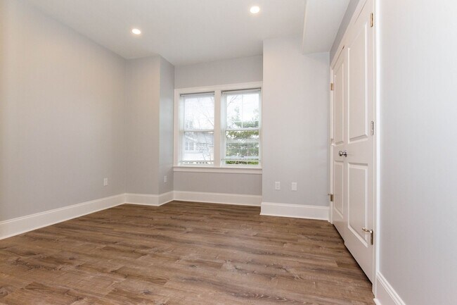 Foto del edificio - No Brokers Fee, No Security Deposit, New Constriction in Brighton