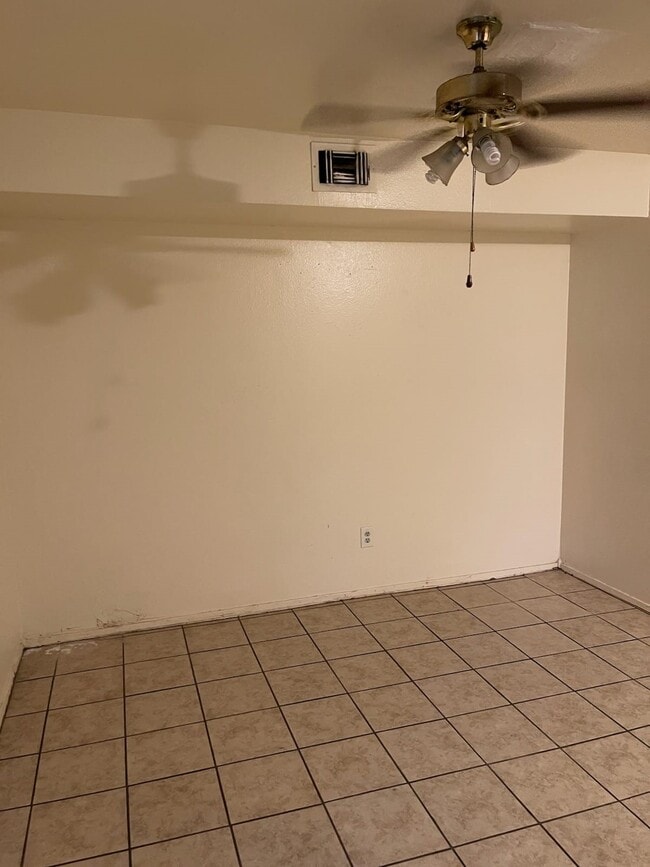 Building Photo - 708 Carol Lynn Dr