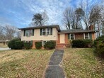 Foto principal - NW Large Split-Level Home with Basement an...