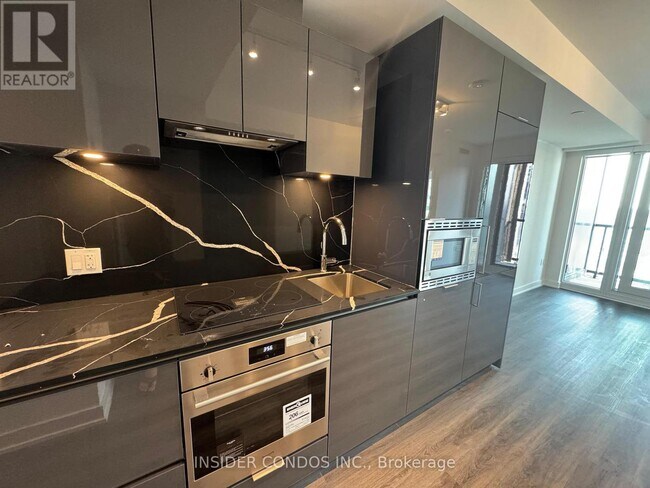 Photo du bâtiment - 3010-3238 SIMCOE St