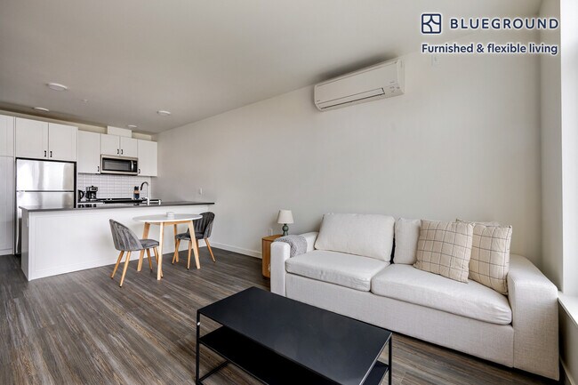 Foto del edificio - 1000 E Yesler Wy