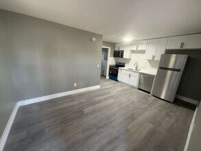 Building Photo - 10106 N Lantana Ave