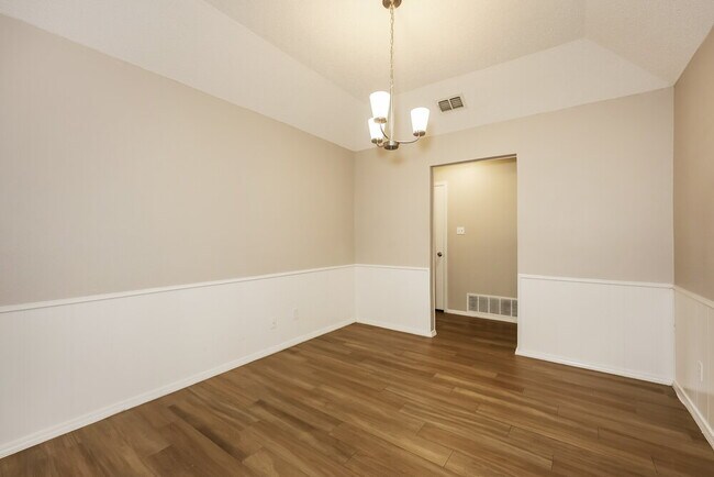 Foto del edificio - 2016 Chantilly Ct