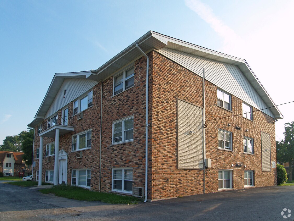 Building Photo - 4221-4229 Lindenwood Dr