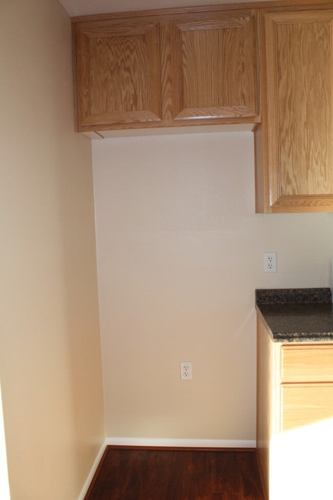 Building Photo - Flint Duplex