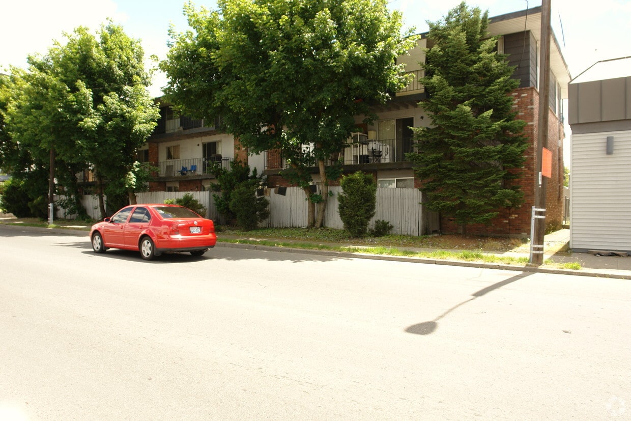 Building Photo - 1033 W Garland Ave