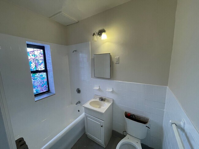 Building Photo - Beautiful studio in downtown Winchester next to the commuter rail