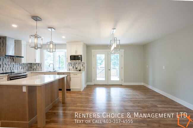 Building Photo - 3 bedroom Main Floor With Attached Garage, Utilities Included