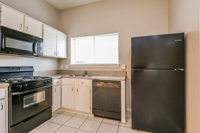 Building Photo - 2718 N Brompton Dr