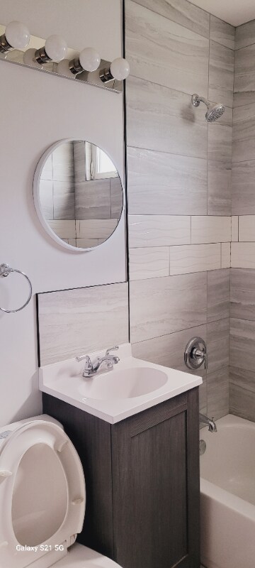 Building Photo - 3807 N Narragansett Ave