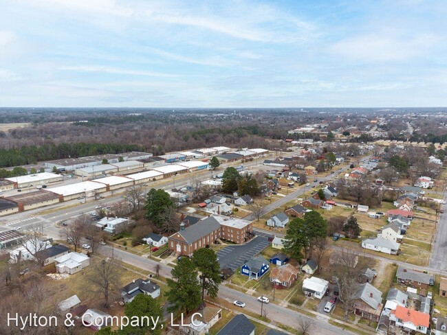 Building Photo - 2 br, 1 bath House - 103 Elm Street