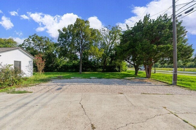 Foto del edificio - 2523 S Broadway St