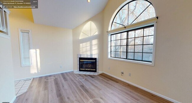 Building Photo - 2 bed 2 bath 2 car garage home near bike t...