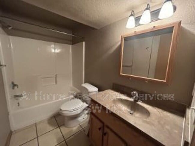 Foto del edificio - 631 Meadowview Dr