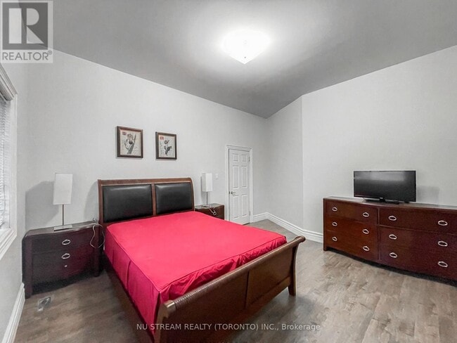 Building Photo - 72 Snively St