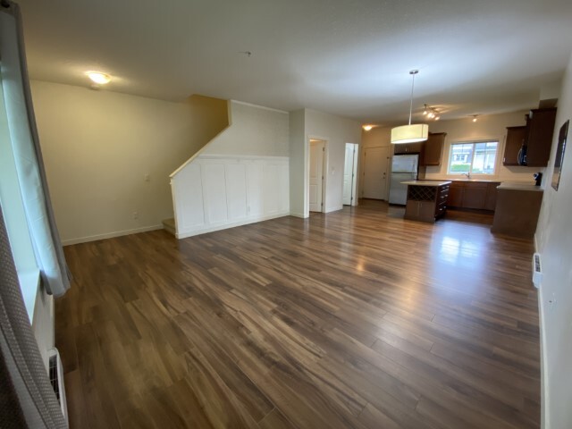Photo du bâtiment - 1675 Crescent View Dr