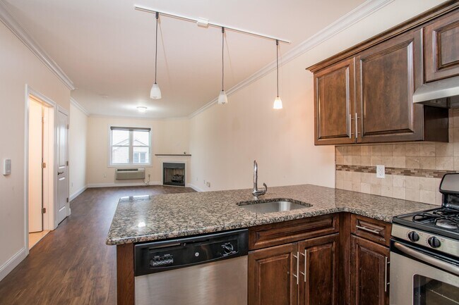 Foto del edificio - 6111 Fillmore Pl