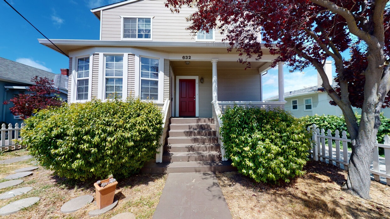 Foto principal - 632 N Claremont St