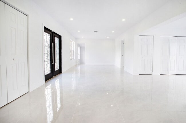 Foto del edificio - 17600 NE 2nd Ct