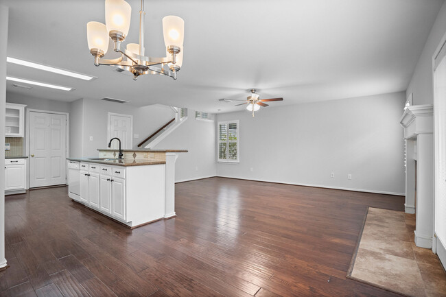 Kitchen with granite counters - 62 Musgrove Pl