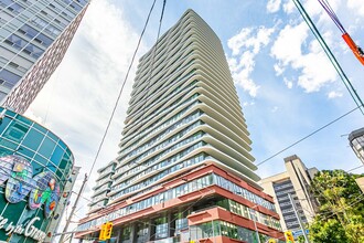 Building Photo - 292 Dundas St W